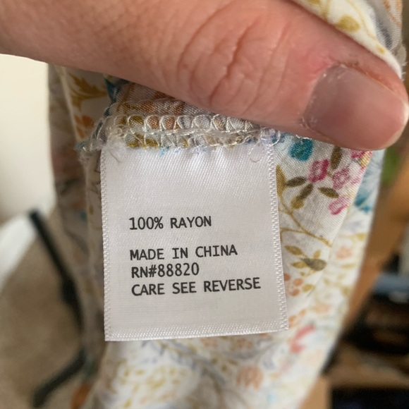 Lucy + Laurel | floral print vintage vibes top - Picture 2 of 7